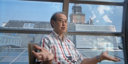 Fotografia przedstawiająca profesora Tokimasę Sekiguchiego
