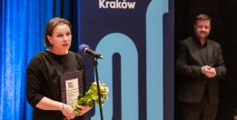 The picture shows ICC Director Agata Wąsowska Pawlik accepting the award.