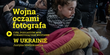 Graphics with photo and podcast name. In the back a color photograph taken by Justyna Mielnikiewicz. A woman kneels and holds a sleeping baby in her arms in a winter suit. Next to her tired people. 