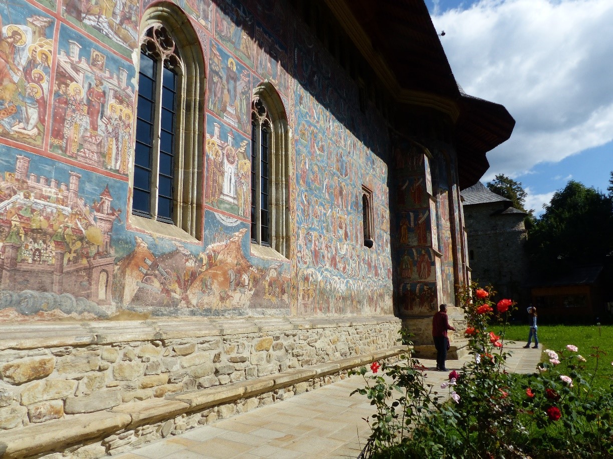 Monaster Moldoviţa - widok z zewnątrz ściany bocznej z malowidłami