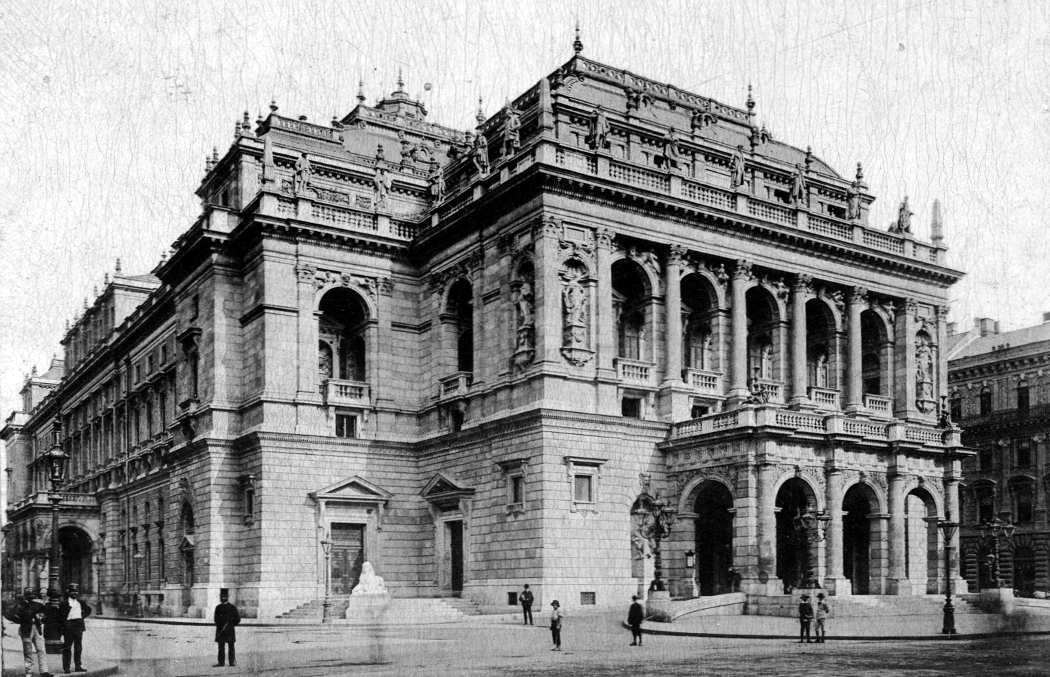 Budynek Opery Narodowej, 1900 rok.