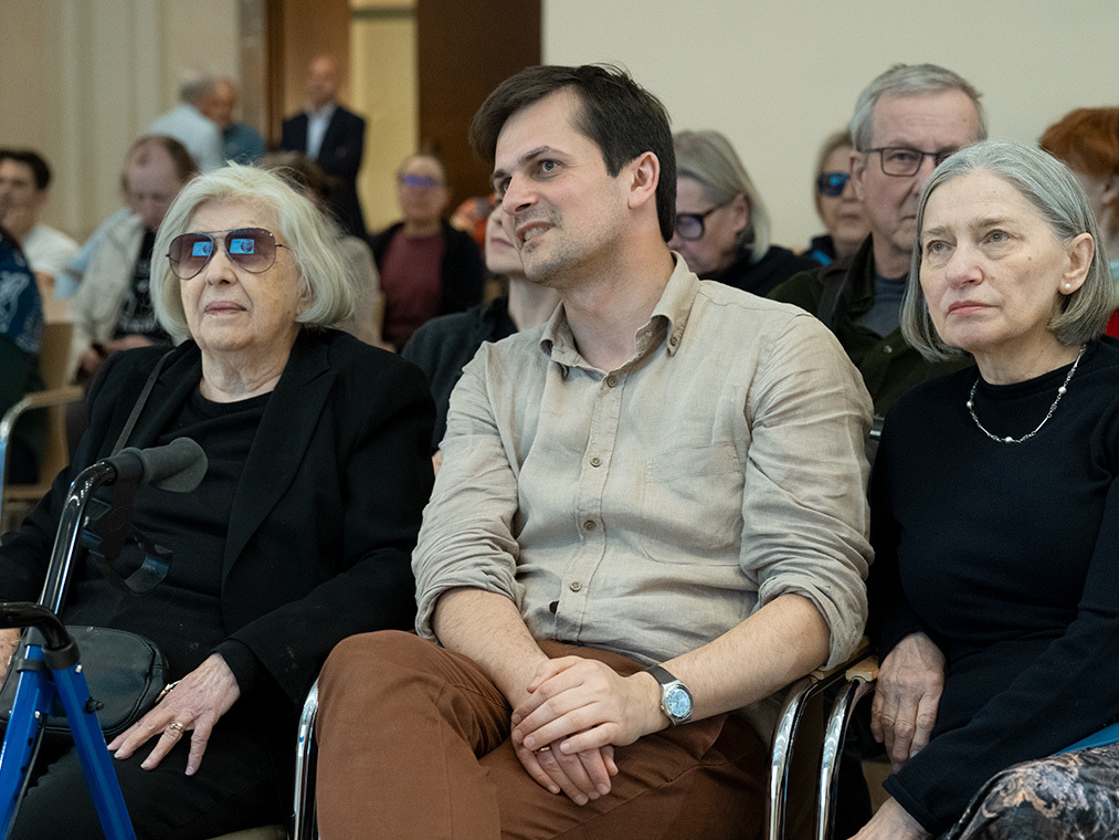 Publiczność. Wśród gości Krystyna Zachwatowicz- Wajda.