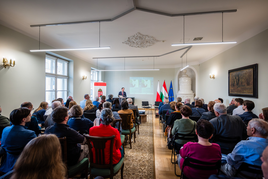 Sala pełna gości wydarzenia.