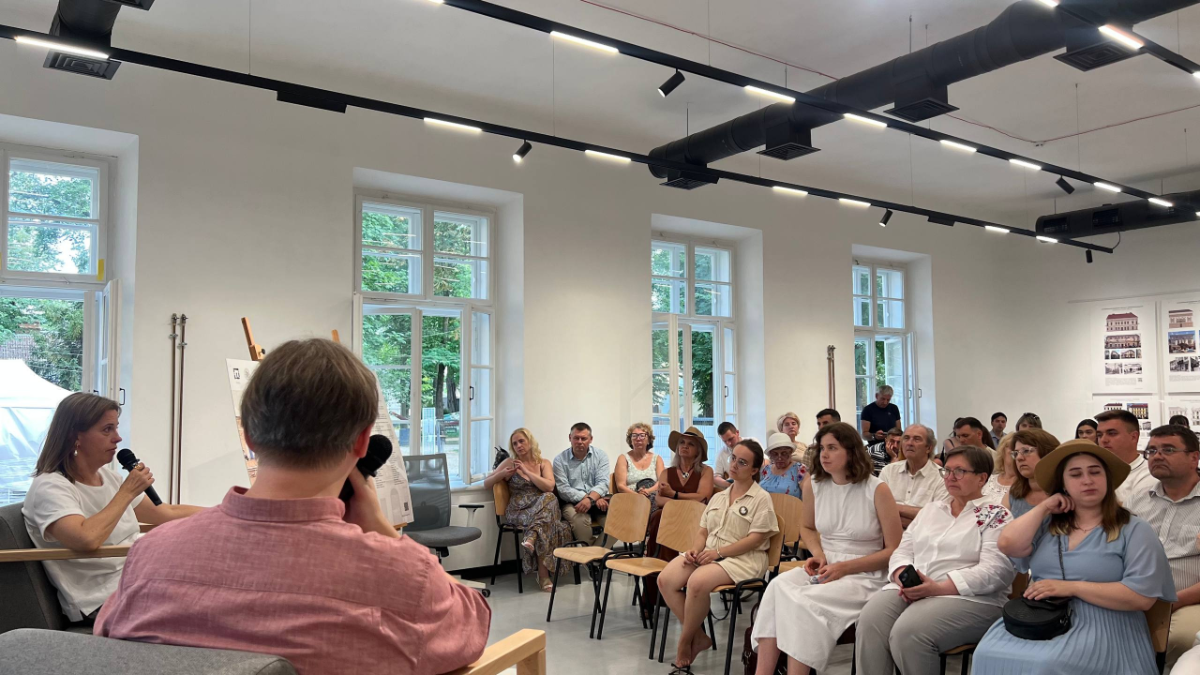 Publiczność podczas spotkania z dr Żanną Komar w Iwano-Frankiwsku