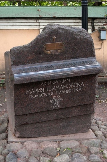 Cenotaf Marii Szymanowskiej projektu petersburskiego rzeźbiarza i architekta Wiaczesława Buchajewa.