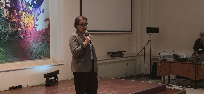 Agata Wąsowska-Pawlik speaks into a microphone in the Pod Kruki Hall at the International Cultural Centre in Kraków.